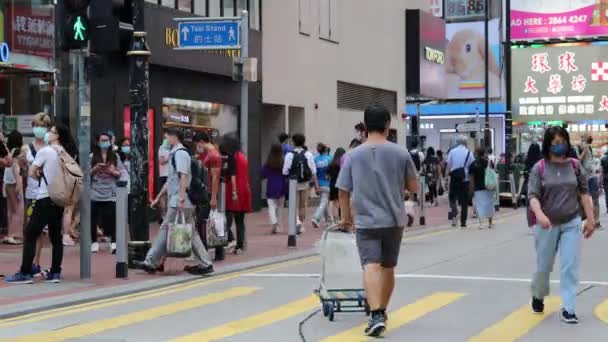 2021年6月19日 香港ヘネシー ロード コーズウェイベイの歩行者専用交差点 — ストック動画