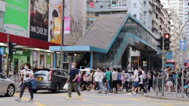 June 2021 Busy Pedestrian Crossing Percival Street Causeway Bay Hong — Stock Video