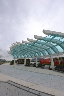 25 Haziran 2021 Kai Tak Sky Garden, Hong Kong 'daki çeşme meydanı.
