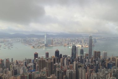 11 Temmuz 2021 Gökyüzü yağmurdan önce tepede bulutlar olur.