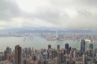 11 Temmuz 2021 Gökyüzü yağmurdan önce tepede bulutlar olur.