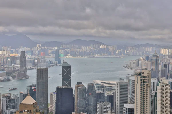 2021年6月11日山顶观景前有雨云 — 图库照片