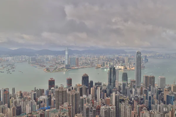 2021年6月11日雨天前的山顶观景 — 图库照片