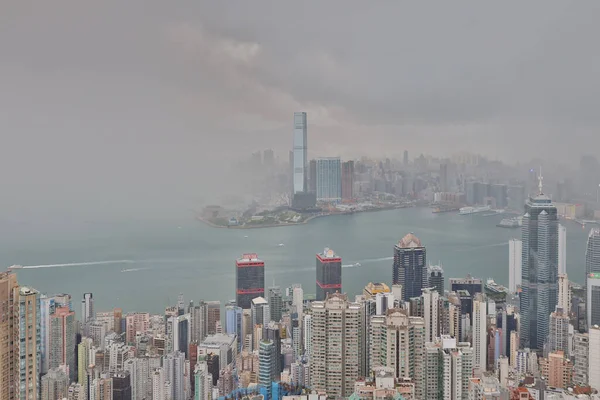 2017年6月11日维多利亚豌豆雨季暴雨天气观测天际线大楼 — 图库照片