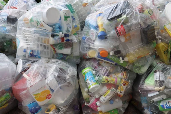 Plastik çöp yığını, çevreyi kirleten gıda ambalajı