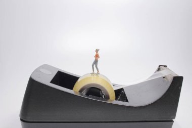 Teyp taşıyıcıdaki mini çalışan figür