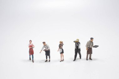 Garson ve garsonların mini grubu.