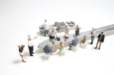 Aşçı Teppanyaki 'yi karısıyla pişiriyor.