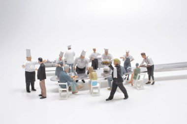 Aşçı Teppanyaki 'yi karısıyla pişiriyor.