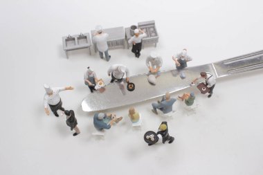 Aşçı Teppanyaki 'yi karısıyla pişiriyor.