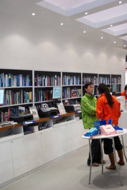 27 Aralık 2005 Japonya Portresi Anime Cosplay Kadını Partide