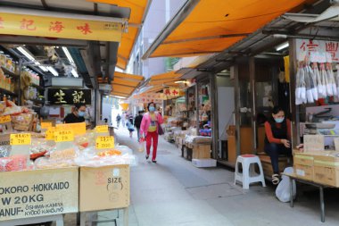 11 Mart 2021 Sai Wan 'da kurutulmuş deniz ürünleri satan geleneksel bir dükkan.