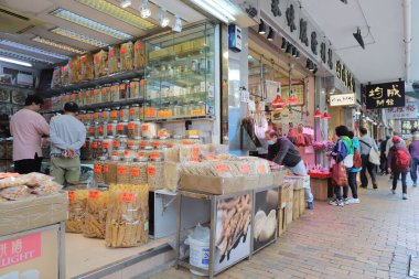 11 Mart 2021 Sai Wan 'da kurutulmuş deniz ürünleri satan geleneksel bir dükkan.