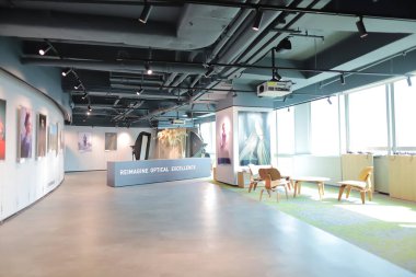 11 Mart 2021 'de Hong Kong' daki kilise gösterisi salonunda.