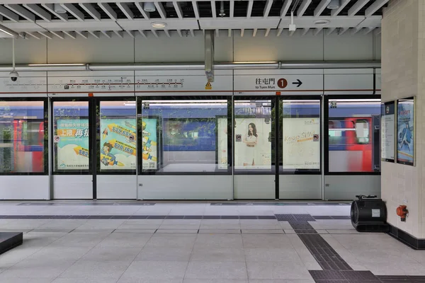 2021年7月2日地下鉄駅ホームの眺め — ストック写真