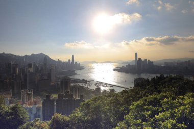 Kızıl Tütsü Yakma Zirvesi 'nde Hong Kong gün batımı manzarası 9 Temmuz 2021