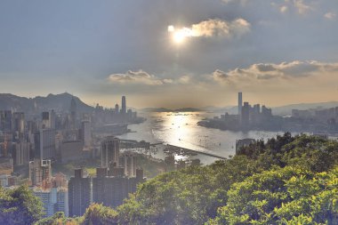 Kızıl Tütsü Yakma Zirvesi 'nde Hong Kong gün batımı manzarası 9 Temmuz 2021