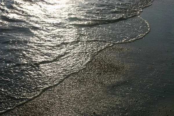 Вид Песчаного Пляжа Океана Волнами — стоковое фото