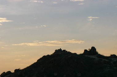 Gün batımı bir tepeden görülebilir, Lung Kwu Tan, hk