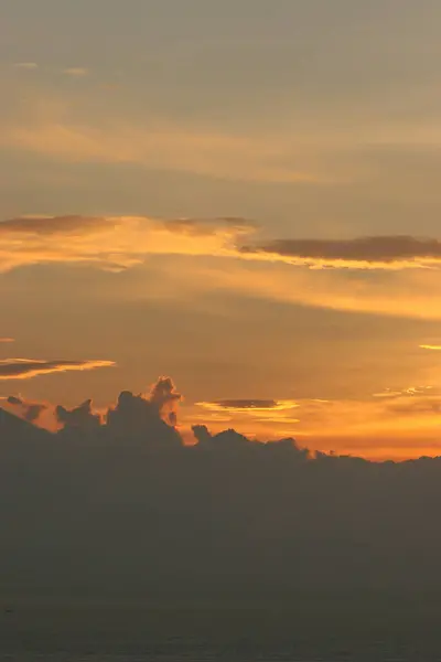 Pomarańczowy Zachód Słońca Niebo Jasnym Słońcem — Zdjęcie stockowe