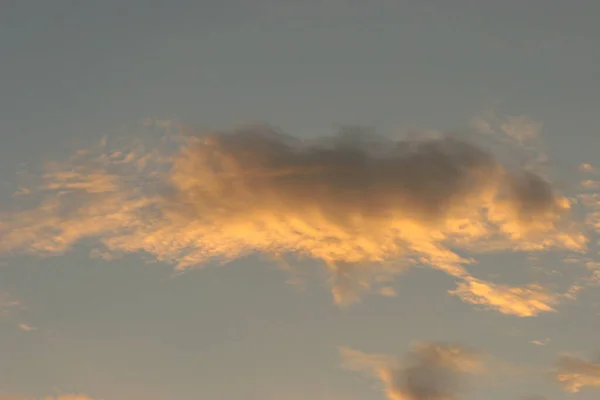 Оранжевое Закатное Небо Ярким Солнцем — стоковое фото