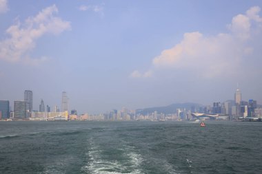 23 Temmuz 2021, Hong Kong Victoria Limanı alacakaranlıkta.