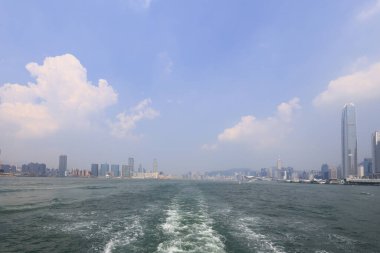 23 Temmuz 2021, Hong Kong Victoria Limanı alacakaranlıkta.