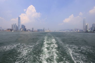 23 Temmuz 2021, Hong Kong Victoria Limanı alacakaranlıkta.