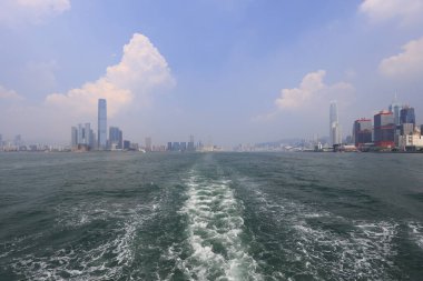 23 Temmuz 2021, Hong Kong Victoria Limanı alacakaranlıkta.