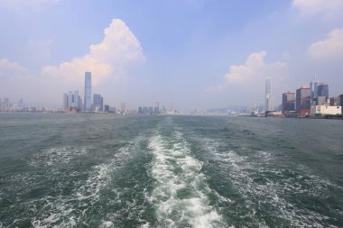 23 Temmuz 2021, Hong Kong Victoria Limanı alacakaranlıkta.