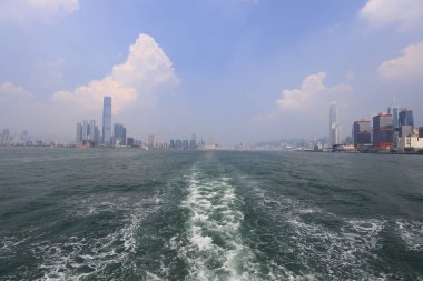 23 Temmuz 2021, Hong Kong Victoria Limanı alacakaranlıkta.