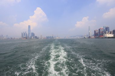 23 Temmuz 2021, Hong Kong Victoria Limanı alacakaranlıkta.