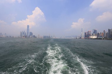 23 Temmuz 2021, Hong Kong Victoria Limanı alacakaranlıkta.