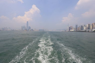 23 Temmuz 2021, Hong Kong Victoria Limanı alacakaranlıkta.