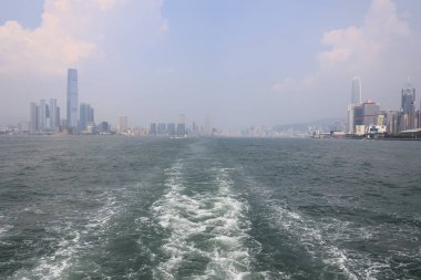 23 Temmuz 2021, Hong Kong Victoria Limanı alacakaranlıkta.