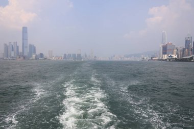 23 Temmuz 2021, Hong Kong Victoria Limanı alacakaranlıkta.