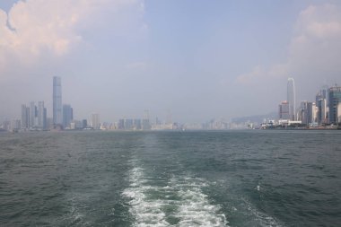 23 Temmuz 2021, Hong Kong Victoria Limanı alacakaranlıkta.