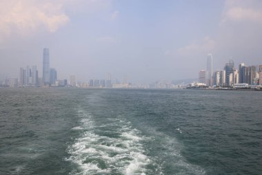 23 Temmuz 2021, Hong Kong Victoria Limanı alacakaranlıkta.