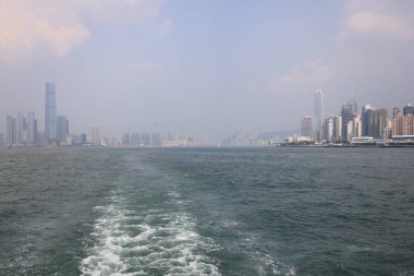 23 Temmuz 2021, Hong Kong Victoria Limanı alacakaranlıkta.