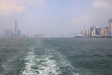 23 Temmuz 2021, Hong Kong Victoria Limanı alacakaranlıkta.