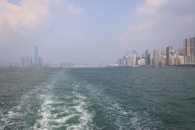 23 Temmuz 2021, Hong Kong Victoria Limanı alacakaranlıkta.