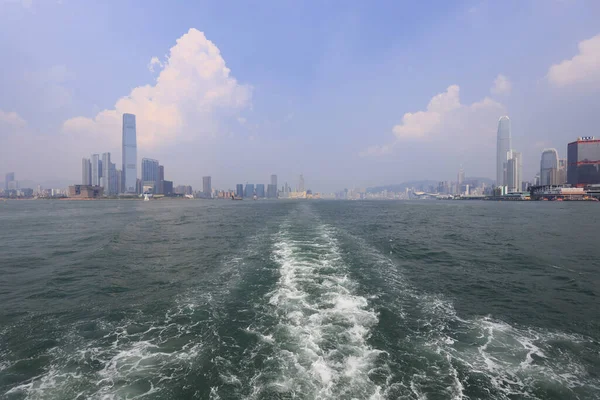 23 Temmuz 2021, Hong Kong Victoria Limanı alacakaranlıkta.