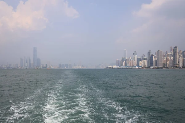 23 Temmuz 2021, Hong Kong Victoria Limanı alacakaranlıkta.