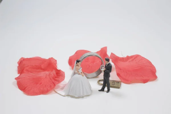 Menyasszony Vőlegény Figurák Gyűrűvel — Stock Fotó