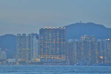 22 Temmuz 2021 Victoria Limanı 'ndaki Kowloon şehir manzarası