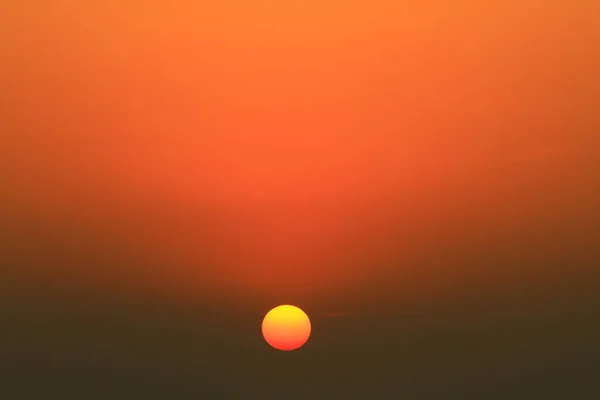 Захід Сонця Ясним Небом Помаранчевим Жовтим Кольором — стокове фото