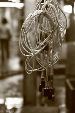 Balık pazarındaki akvaryum hava pompası görüntüsü.