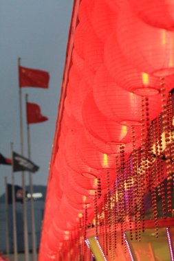 Geleneksel kırmızı fener Çin 'de yeni yıl boyunca