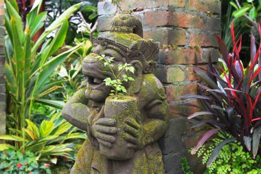 Çiçek fuarındaki Tayland tarzı bahçeler.