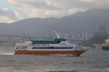 5 Temmuz 2021, Catamaran feribotu Hong Kong limanında. 
